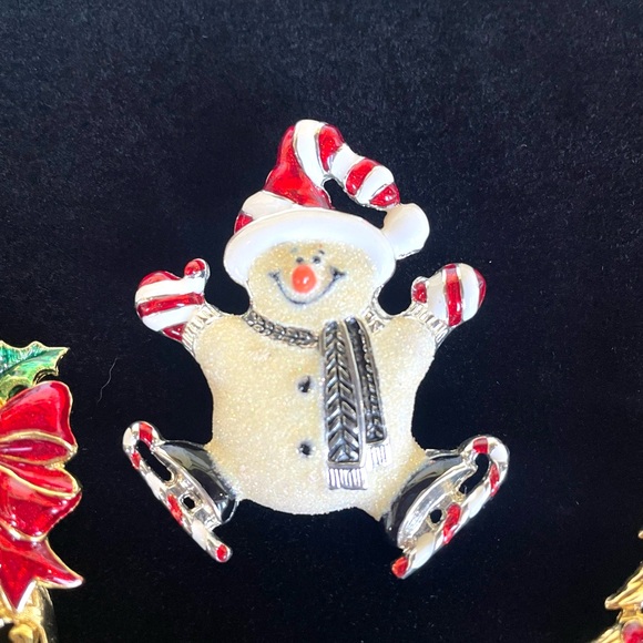 Vtg Christmas Brooches from 70’s and 80’s. Unbranded. Lot of 6 - Picture 2 of 7